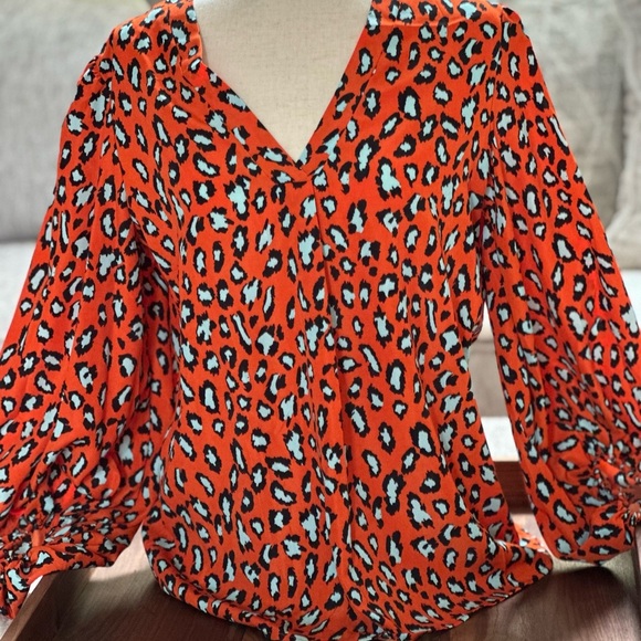 Gorgeous bubble sleeve v-neck tunic blouse - Picture 14 of 15